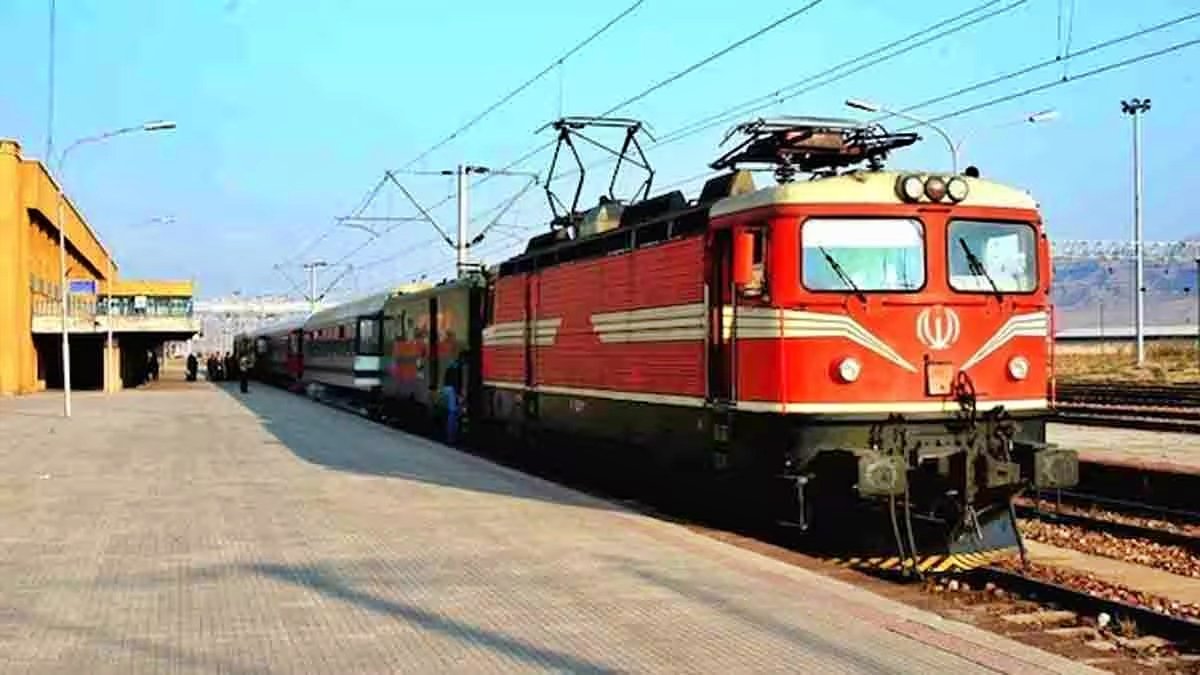 రాబోయే 12 గంటల పాటు రైలులో ప్రయాణించవద్దు: ప్రజలకు కీలక హెచ్చరికలు | ఇరాన్‌కు ఇజ్రాయెల్ బలమైన సలహా జారీ చేసింది రైళ్లు లేదా రైల్వే ట్రాక్‌లను చేరుకోవద్దు